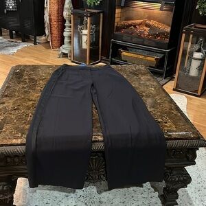 Nwt Biltmore navy wide leg pants size 4. A204